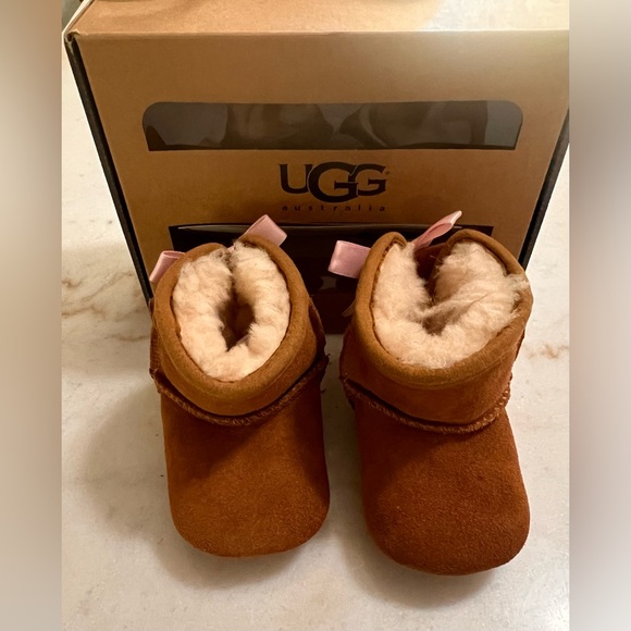 UGG BABY ULTRA MINI BOOTS IN CHESTNUT SUEDE Size 0/1 with Original Box - Picture 1 of 9